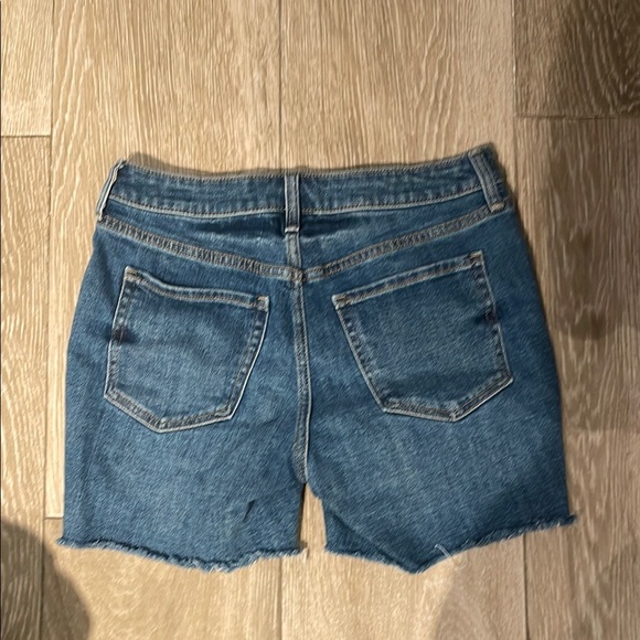 Old Navy Blue Jean Shorts with Distressed Hem (B) - Picture 4 of 4